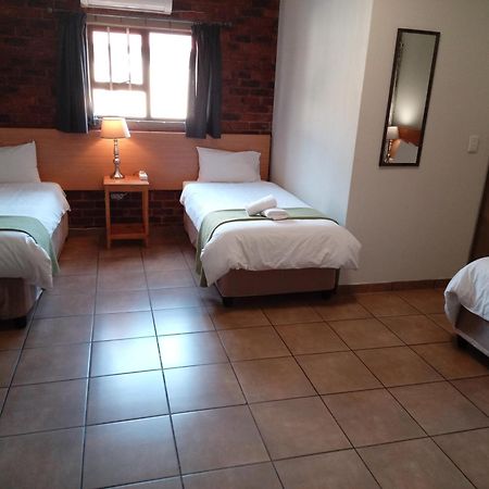 24 Onvrey Guest House Boksburg Ngoại thất bức ảnh