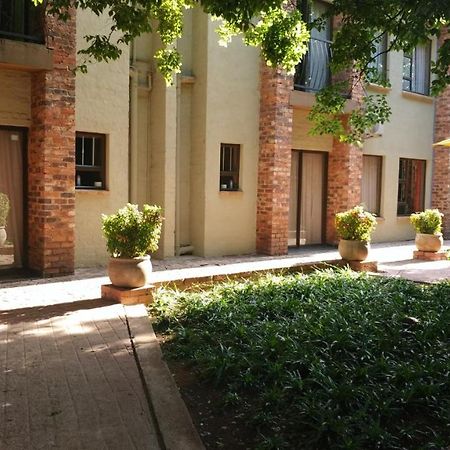 24 Onvrey Guest House Boksburg Ngoại thất bức ảnh