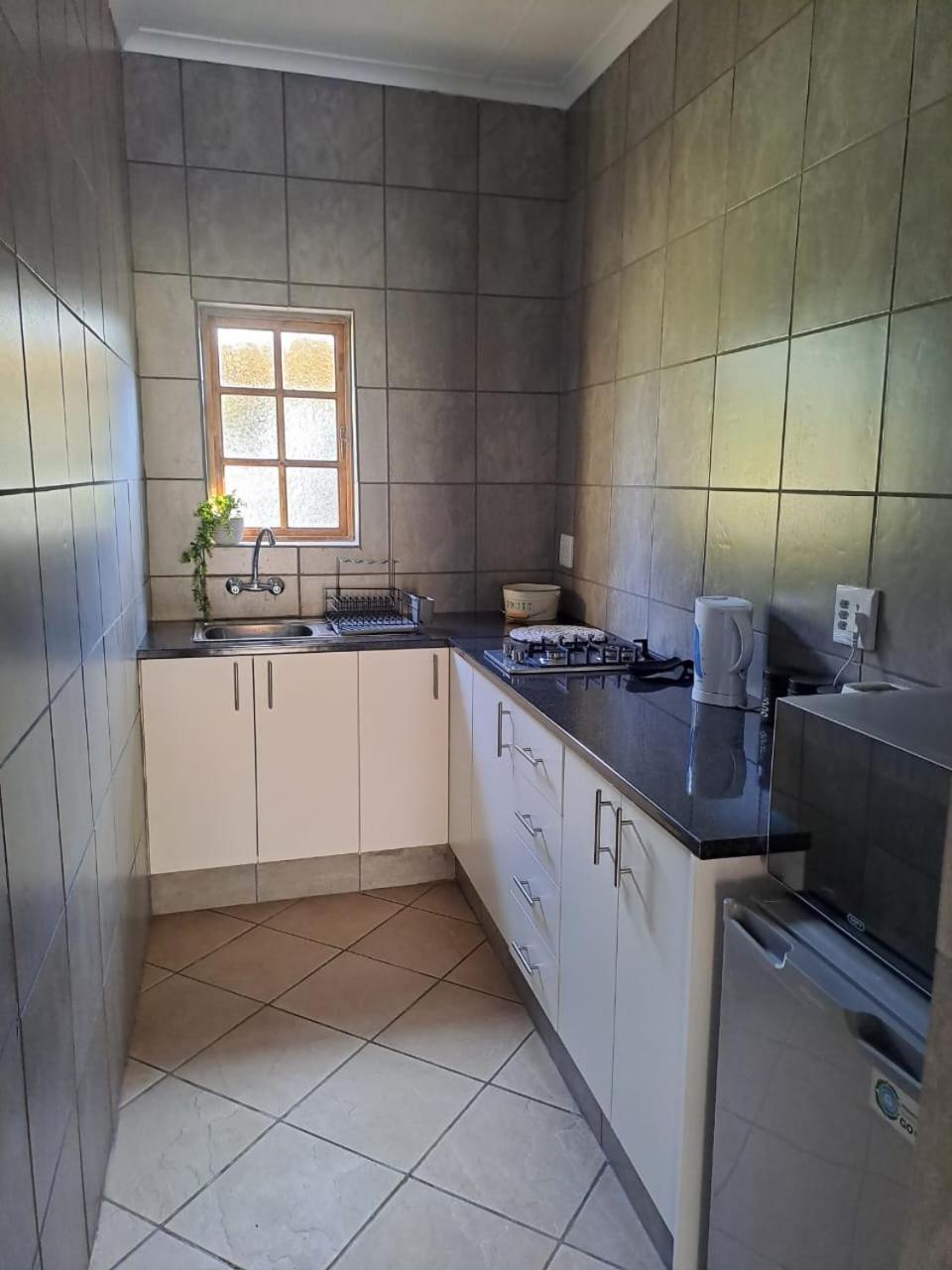 24 Onvrey Guest House Boksburg Ngoại thất bức ảnh