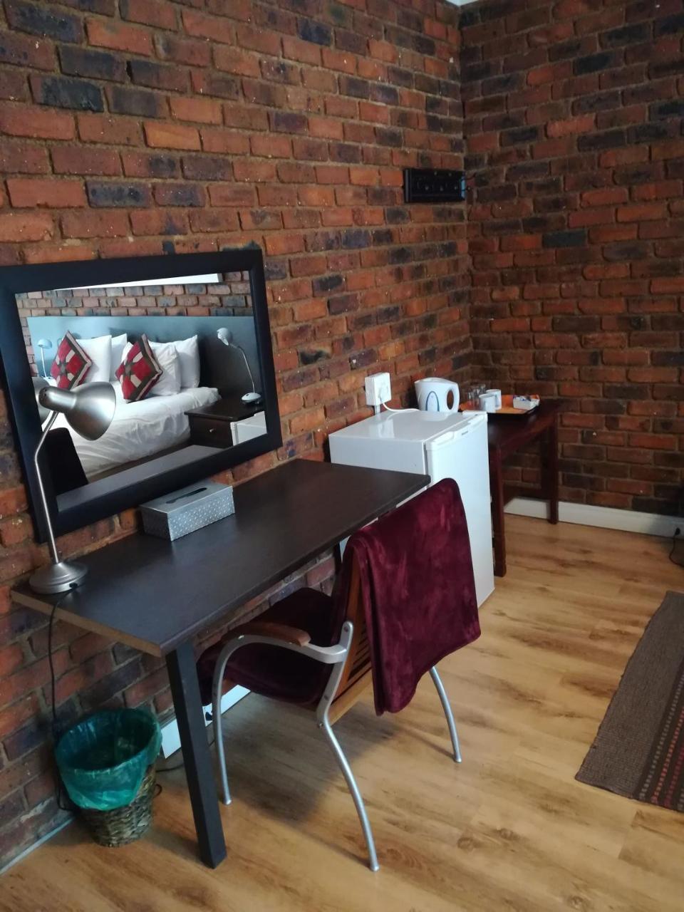 24 Onvrey Guest House Boksburg Ngoại thất bức ảnh
