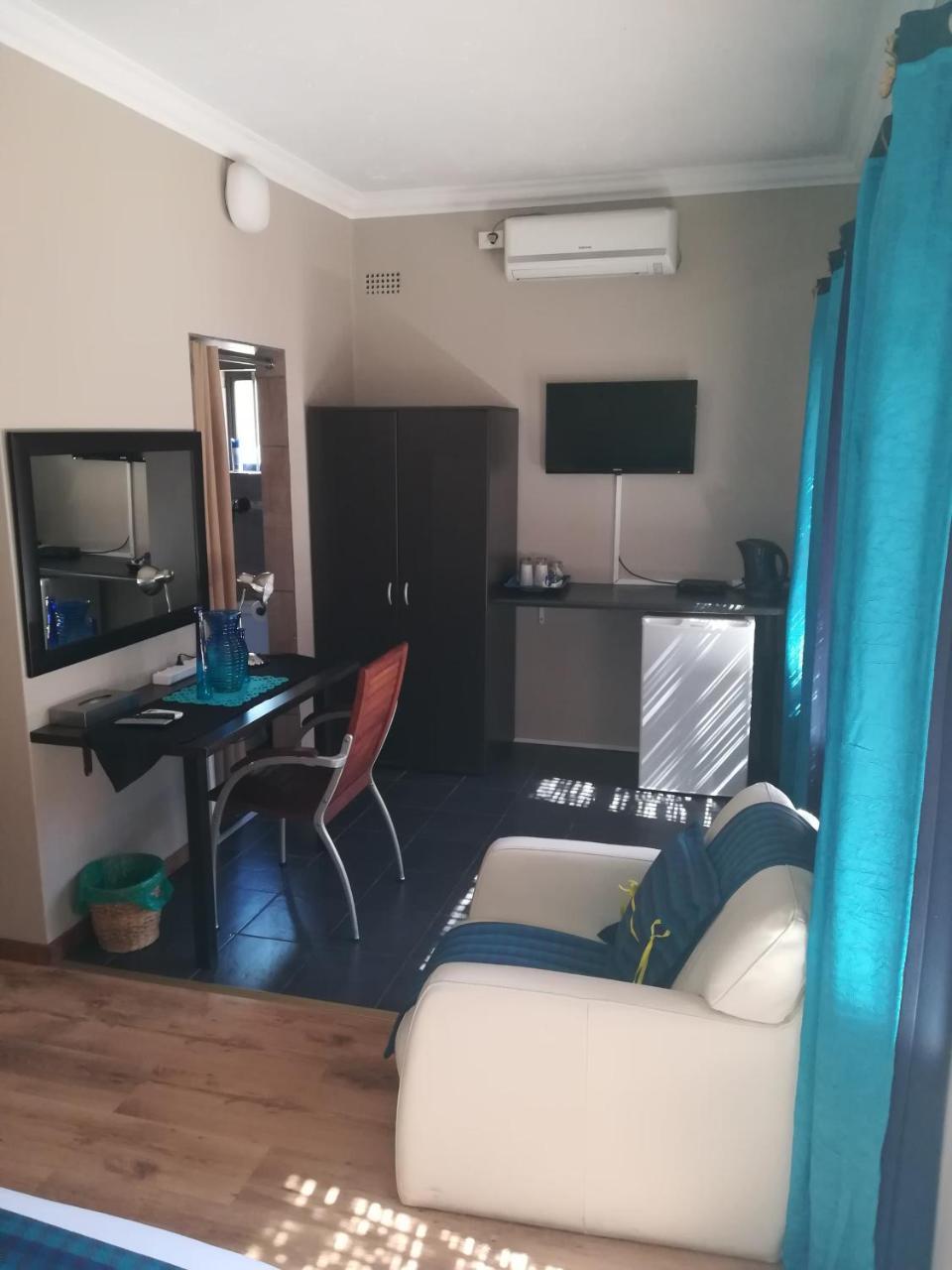 24 Onvrey Guest House Boksburg Ngoại thất bức ảnh