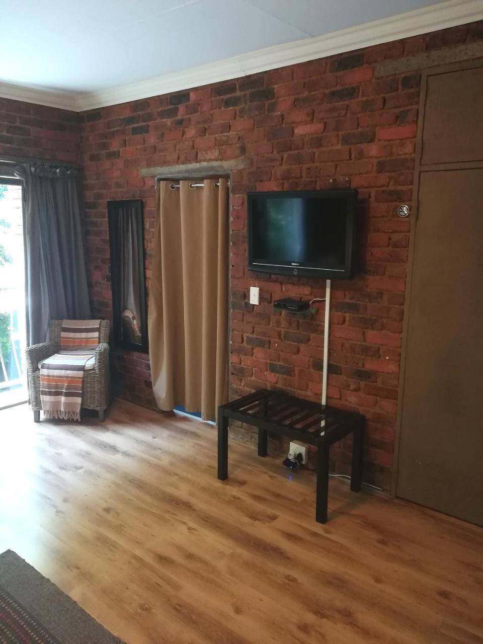 24 Onvrey Guest House Boksburg Ngoại thất bức ảnh