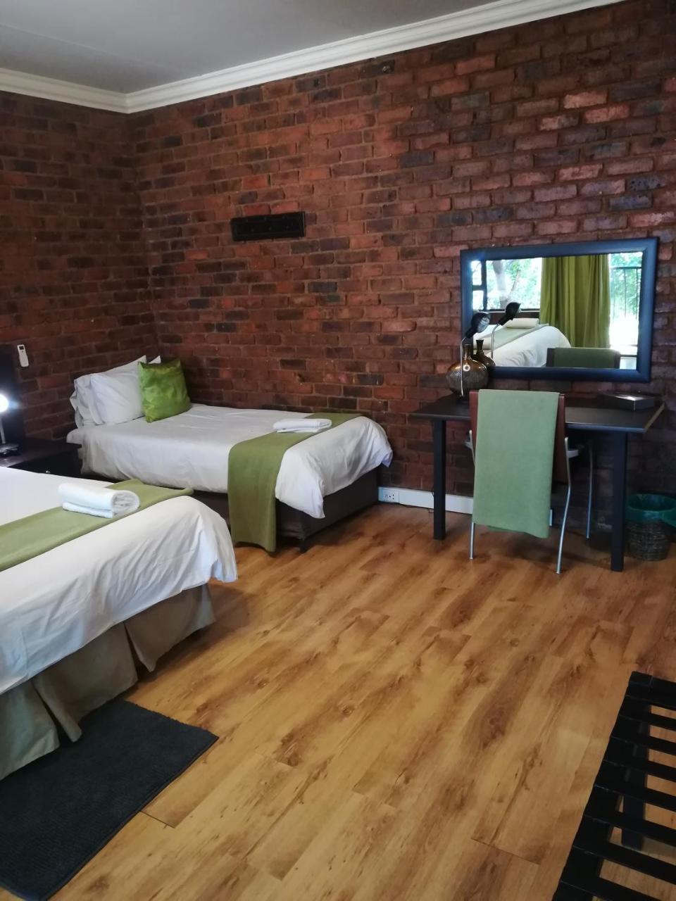 24 Onvrey Guest House Boksburg Ngoại thất bức ảnh