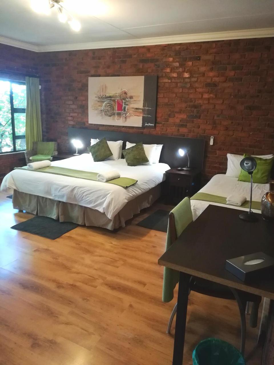 24 Onvrey Guest House Boksburg Ngoại thất bức ảnh