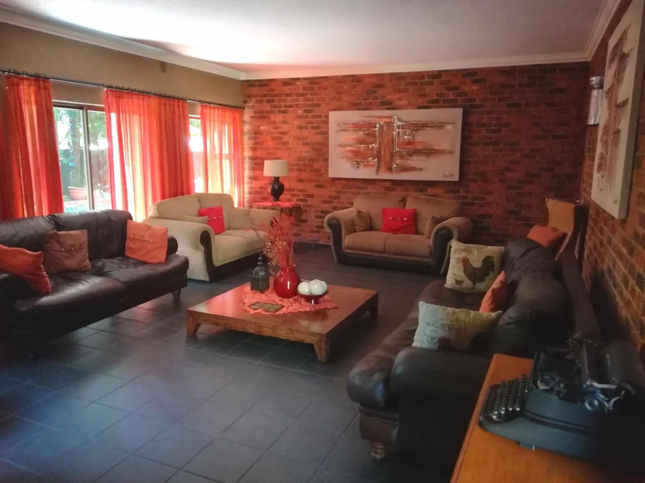 24 Onvrey Guest House Boksburg Ngoại thất bức ảnh
