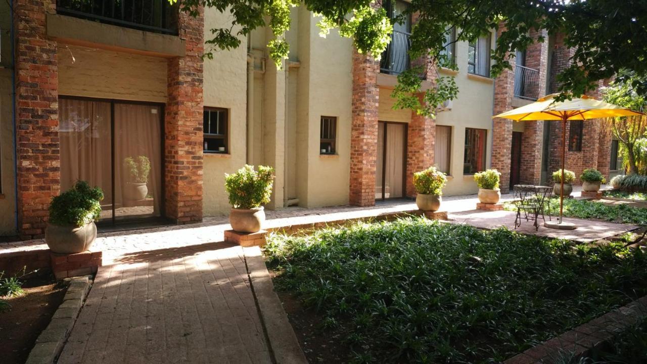 24 Onvrey Guest House Boksburg Ngoại thất bức ảnh